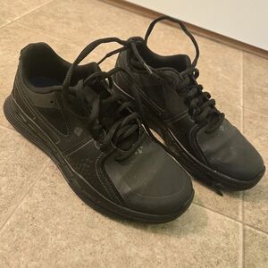 SFC Shoes for Crews Women's Black Leather Slip Resistant Sneakers Size 5